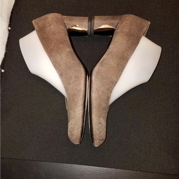 “DONATED” Stuart Weitzman, Brown Suede Reptile Embossed Slip-on Pumps, Sz 10M - Picture 13 of 13